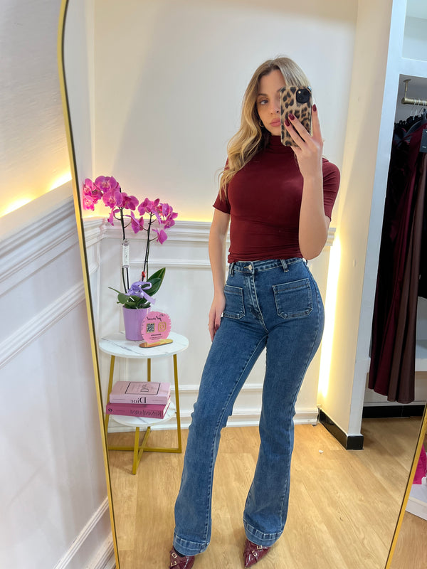 Jeans zampa con tasche