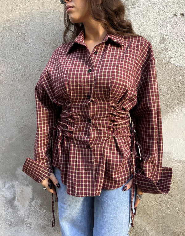 CAMICIA CON STRINGHE